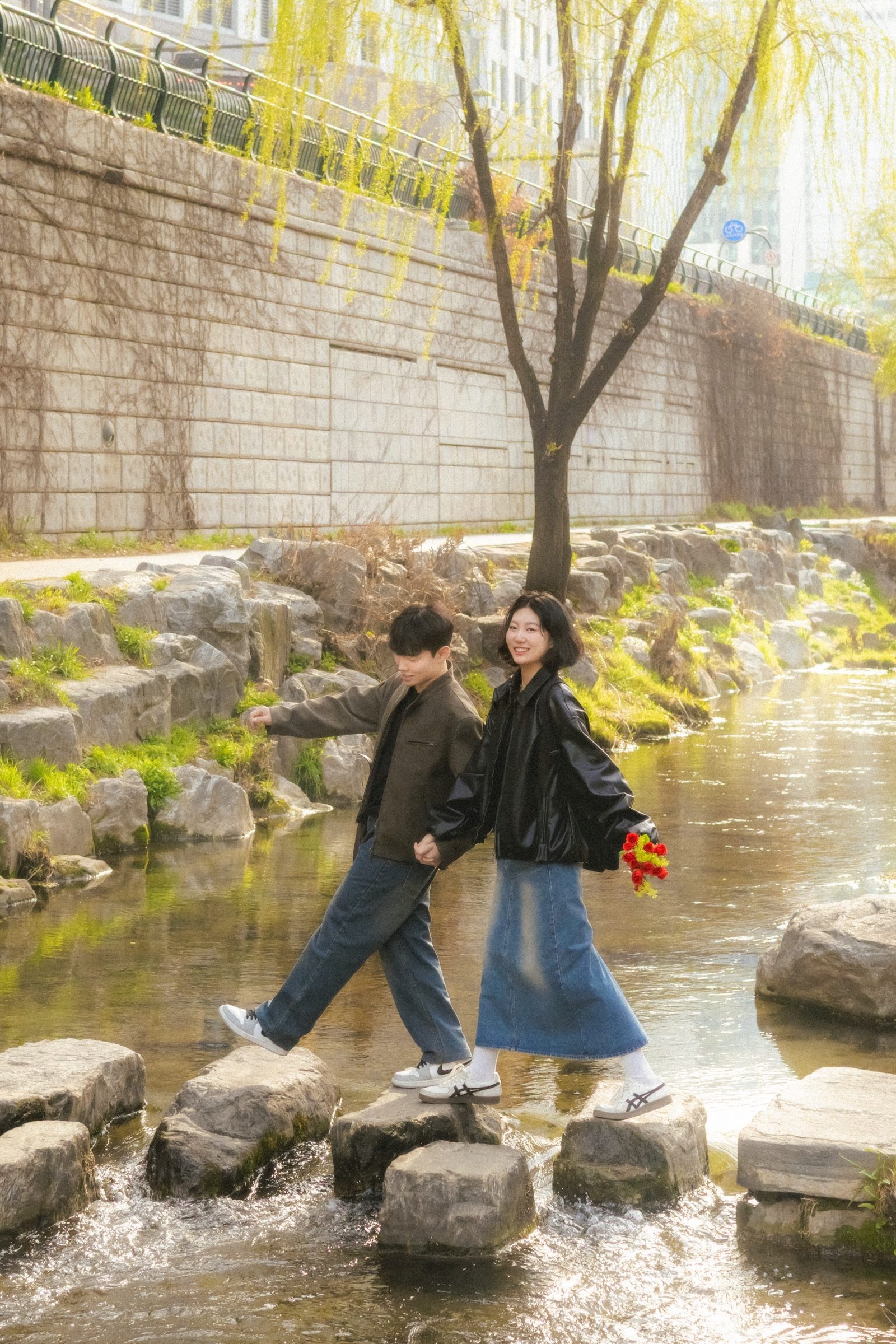 종로에서 찍은 커플사진 · 커플스냅 무드 스냅 사진