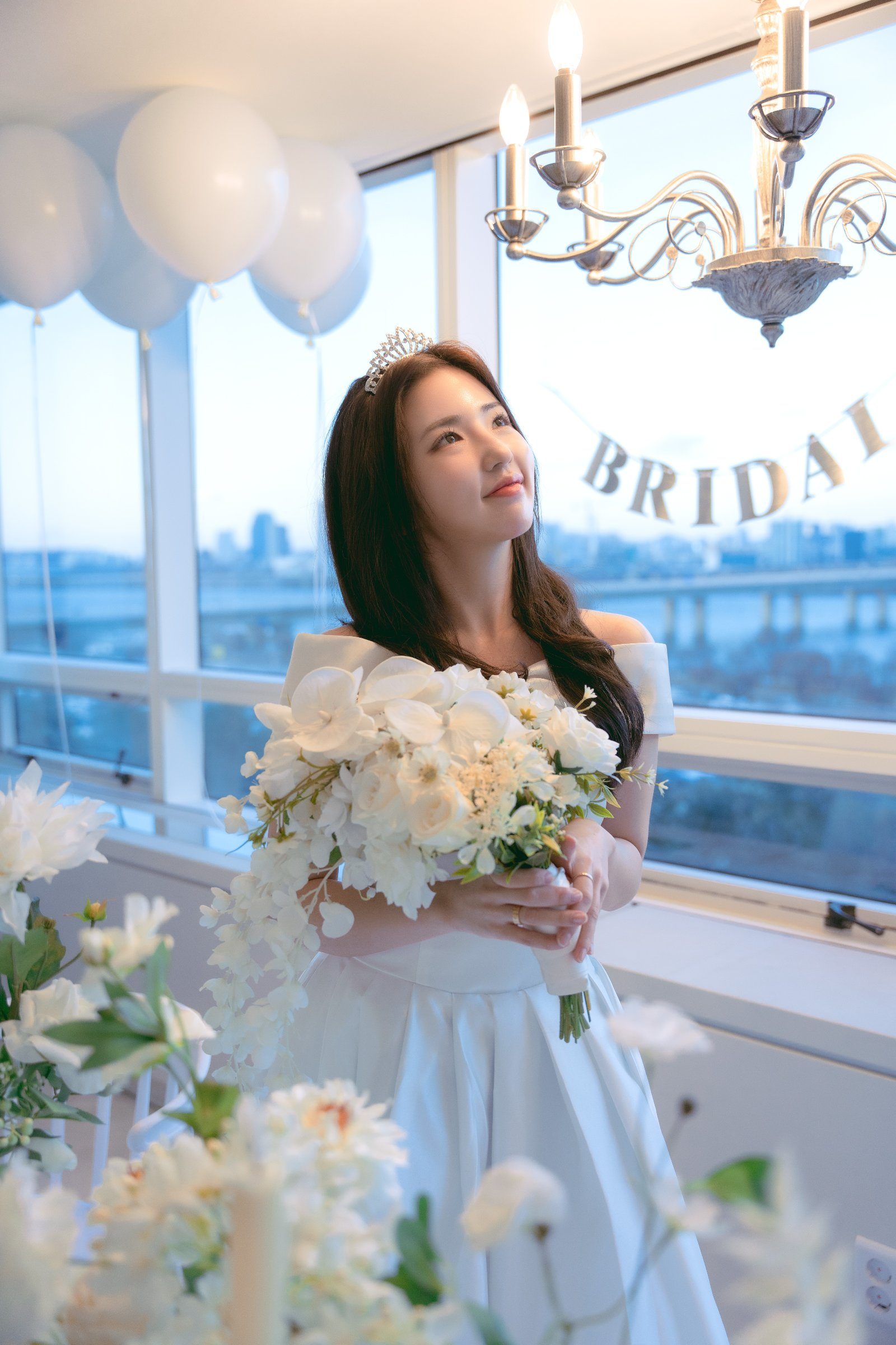 브라이덜샤워 파티룸 (장소 별도 예약)에서 찍은 브라이덜샤워스냅 · 개인스냅 무드 스냅 사진