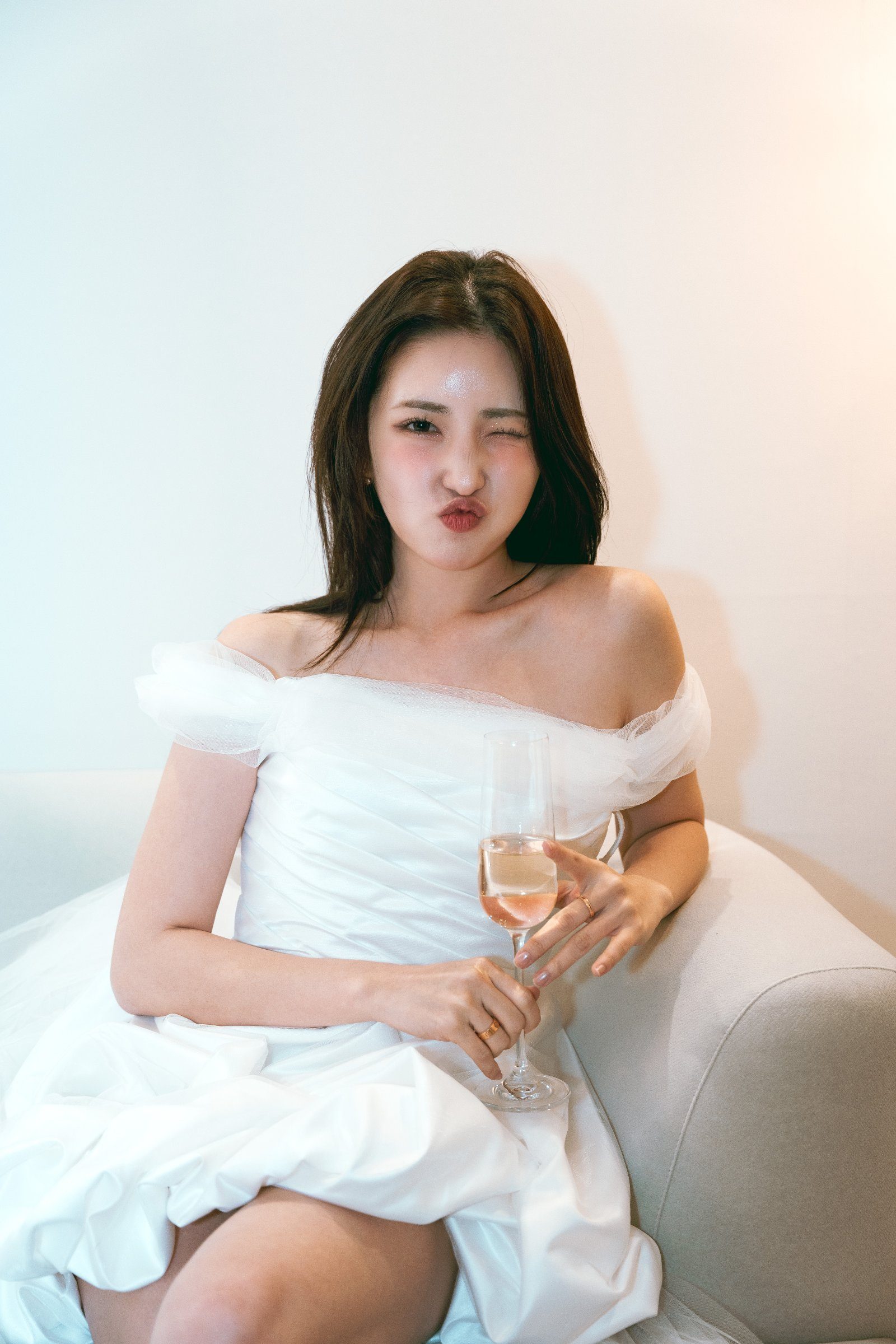 브라이덜샤워 파티룸 (장소 별도 예약)에서 찍은 브라이덜샤워스냅 · 개인스냅 무드 스냅 사진