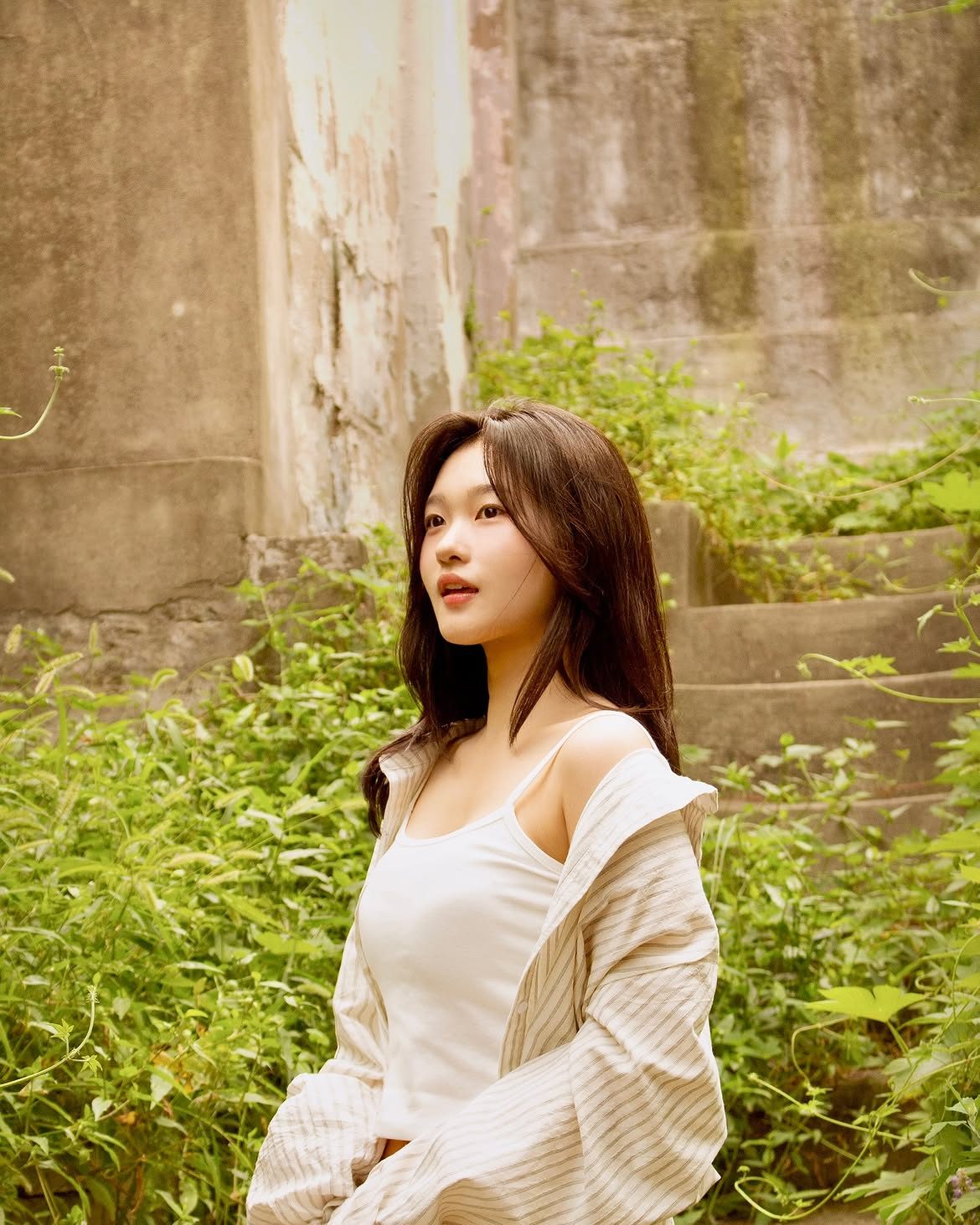 성북동 골목에서 찍은 골목 · 빈티지 무드 스냅 사진